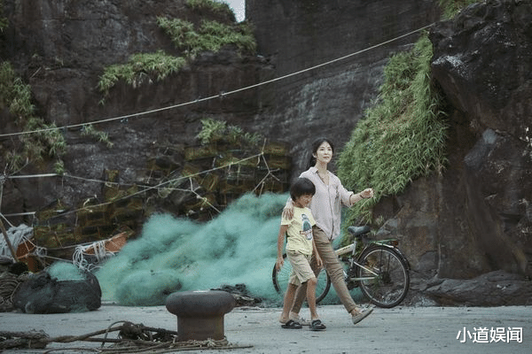 杨采妮|47岁杨采妮复出拍戏，悉心照料同组童星，昔日玉女掌门美貌在线