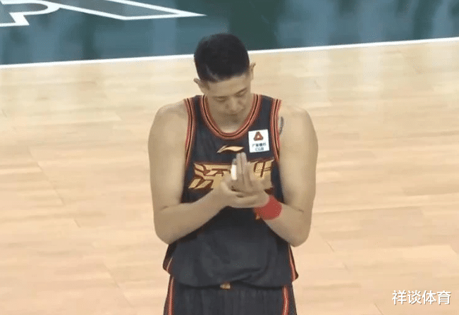 吉林男篮|35投19中！琼斯独揽49分，聊聊为何吉林男篮能3分险胜深圳男篮