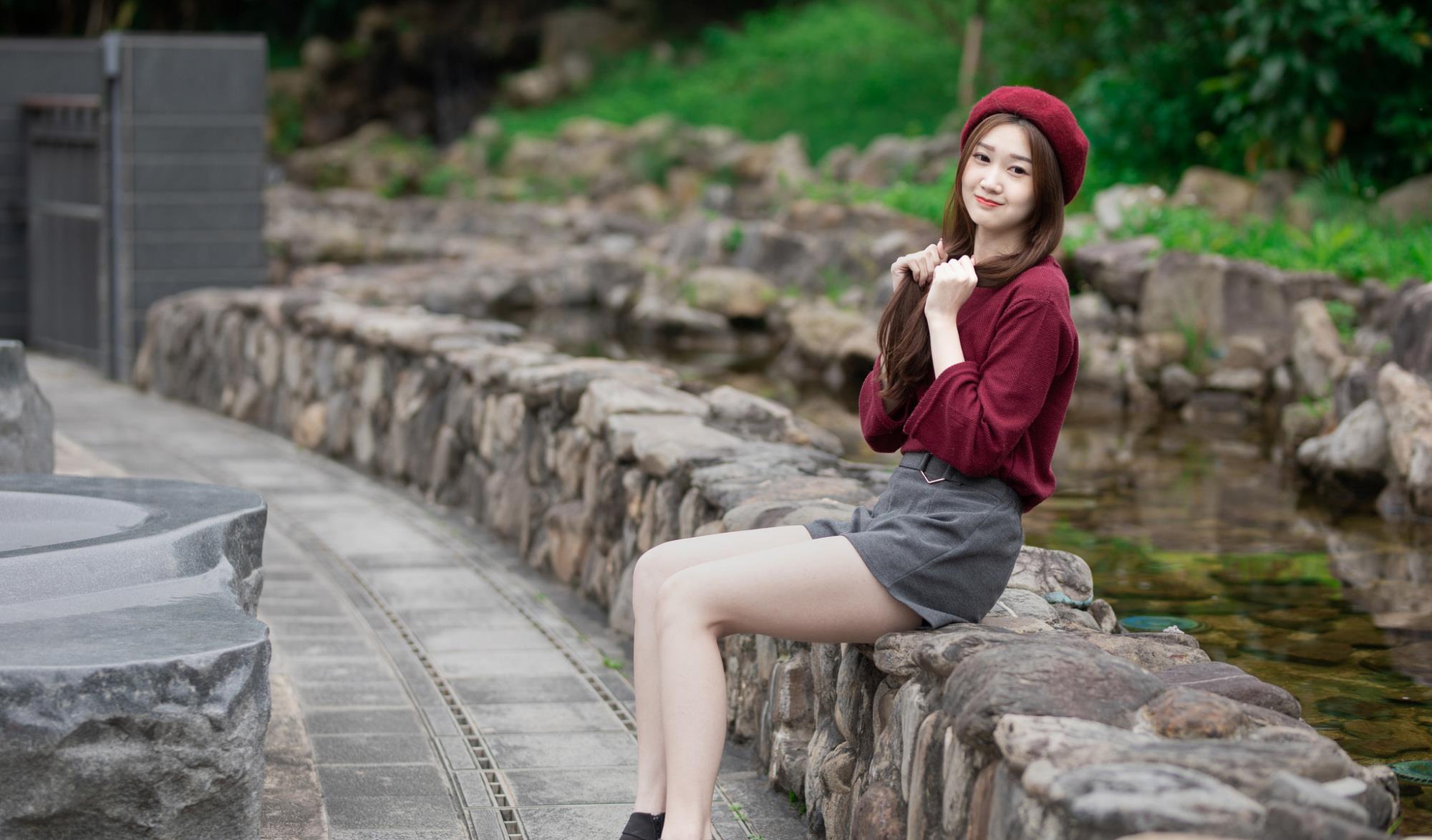 百里守刖|灰色的短裤休闲又百搭，简约又时尚，让穿着者更加的高挑甜美