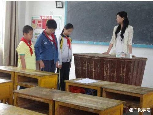老白侃学习|某地出现教师暴力执教,抡起凳子砸学生头,当地官方作出回应