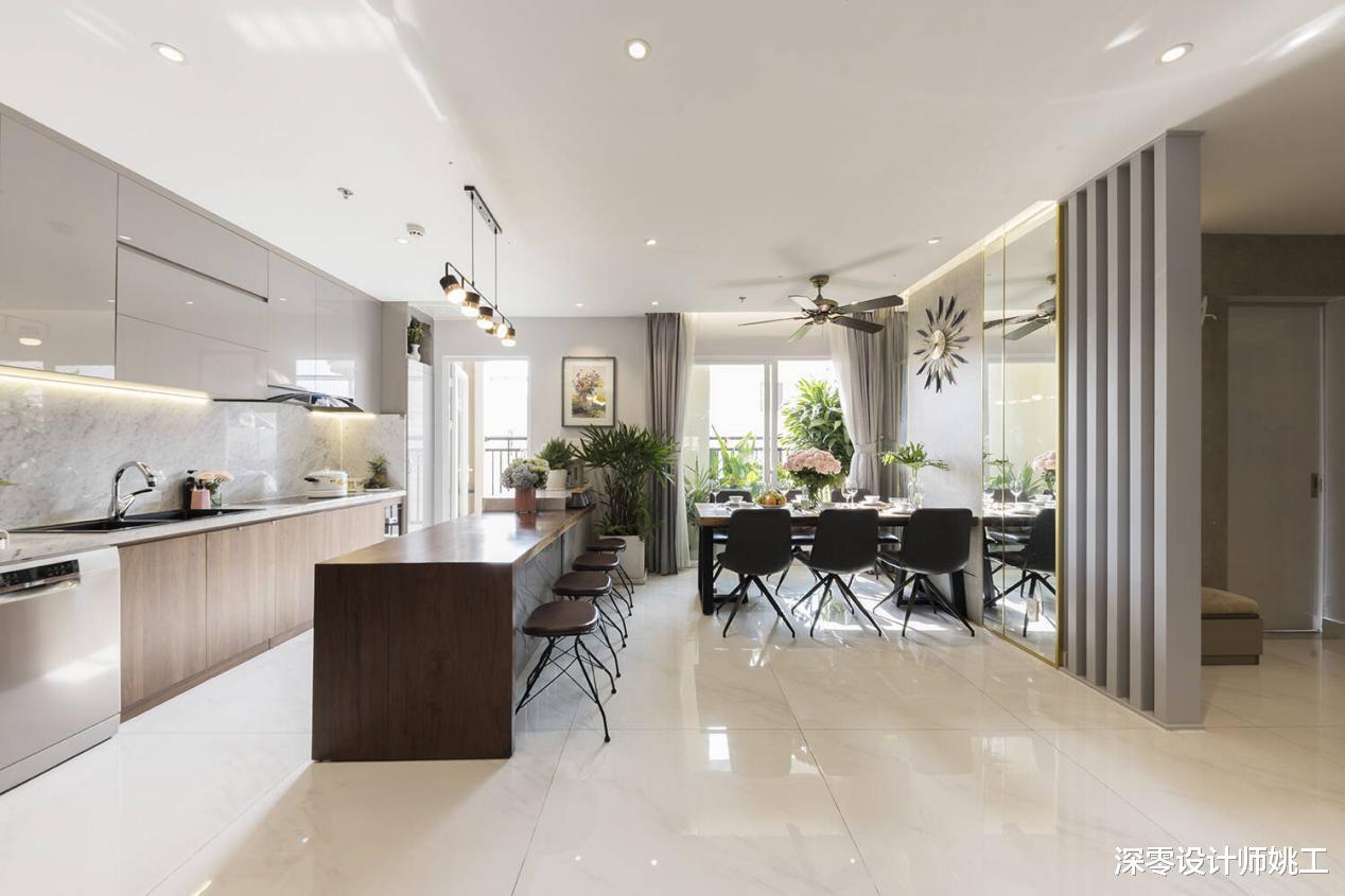 舒适的4口之家，用电视柜来隔断看着整洁清爽，太让人心动了