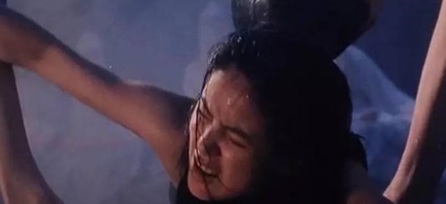 李若彤|李若彤以前也拍过“尺度戏”，剧照流出，网友：玉女形象不保！