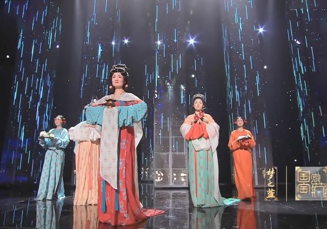 长月烬明|《长月烬明》主创团队阵容，编剧没有查到资料，服装配乐大师级别