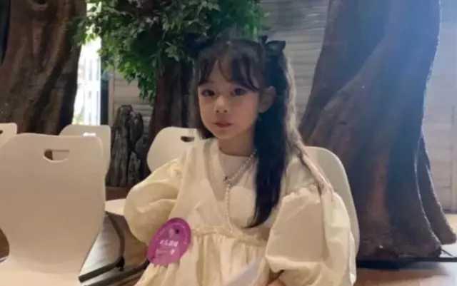 戚薇|戚薇6岁女儿参加钢琴赛! 浓妆出镜尽显成熟，知情人：参赛必须化妆