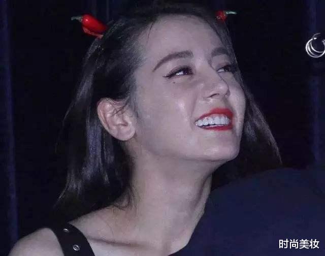 时尚美妆|“不老”温碧霞美图全靠p？生图下卡粉严重，十分尴尬