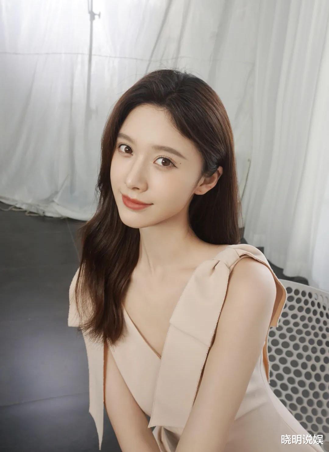 朱棣|王紫璇泳池包臀裙完美展现凹凸有致玲珑身材，仙女气质不要太美