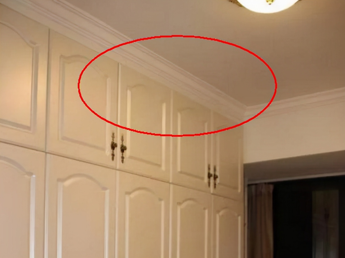 衣柜打到顶，少了这一步，不如做半截，幸亏行家提醒，我家做对了