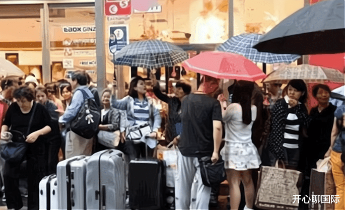 免签 曾取消中国免签,帖“不卖东西给中国人”标语,今却哭求游客返回