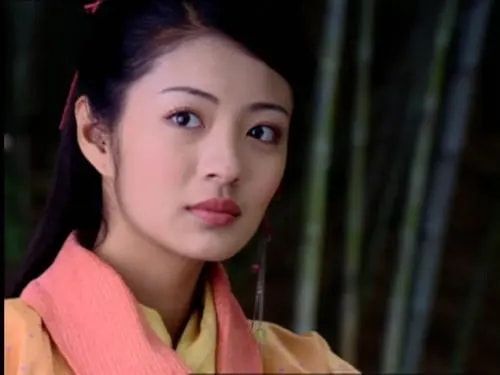 安以轩|她被誉为“黑道公主”,曾两段爱情被人截胡,如今被陈荣炼宠上天