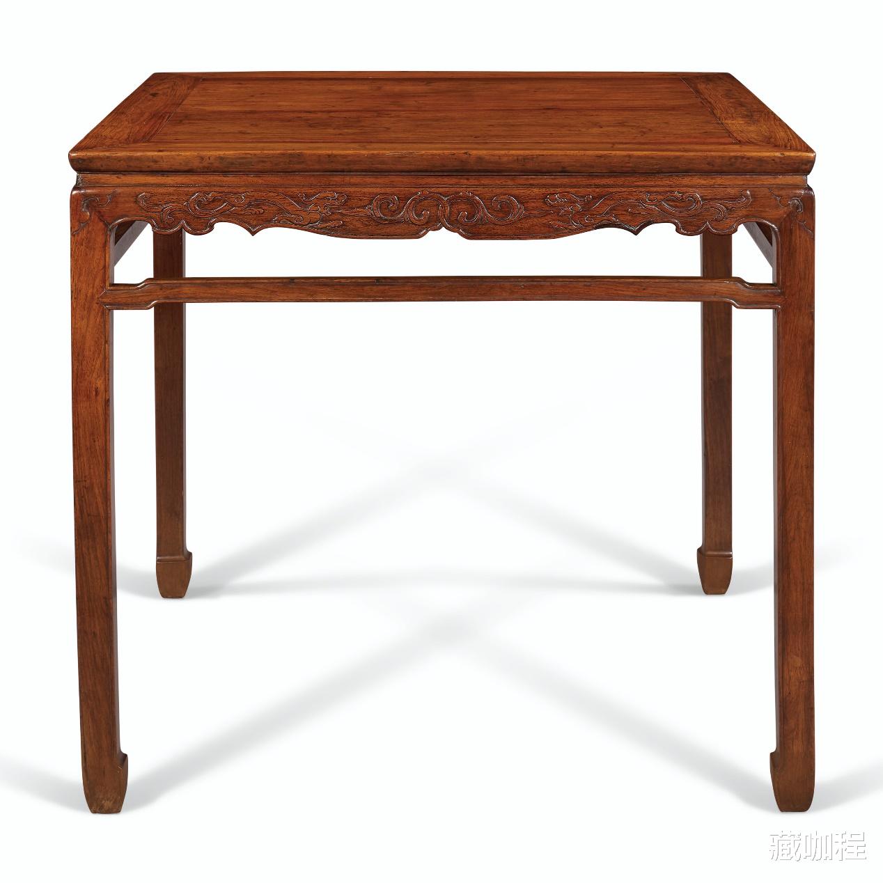 |带雕花的不多，清黄花梨方桌估价五万美元