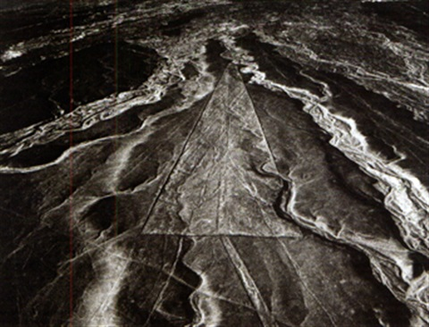 宇航员 2000年前，是谁在山上画了个宇航员？究竟是画给谁看的？