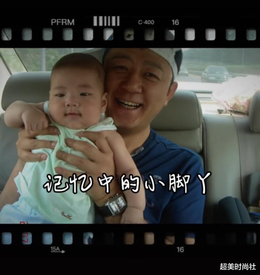 郭涛|郭涛儿子石头长大太魁梧，14岁身高近一米八，穿西装硬汉风十足