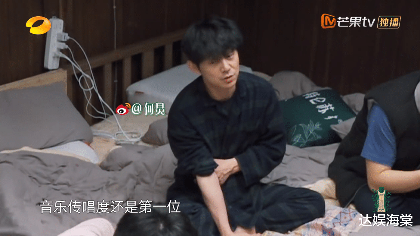 张艺兴|张艺兴为音乐事业太拼，半夜练舞，何炅黄磊却点破他的发展瓶颈