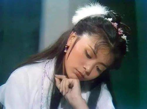 周润发|刘德华向她表白被拒绝，周润发为了她轻生，如今的她依然单身！