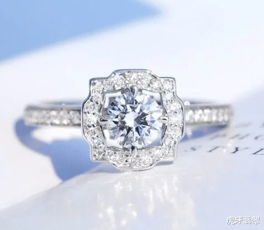 虎牙翡翠 四爪钻戒背后隐藏的浪漫，每一“爪”都是婚姻中不可缺少的部分！