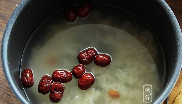 银耳|立秋将至，女人再忙也要喝这粥，软糯顺滑，胶质满满，美美过秋天