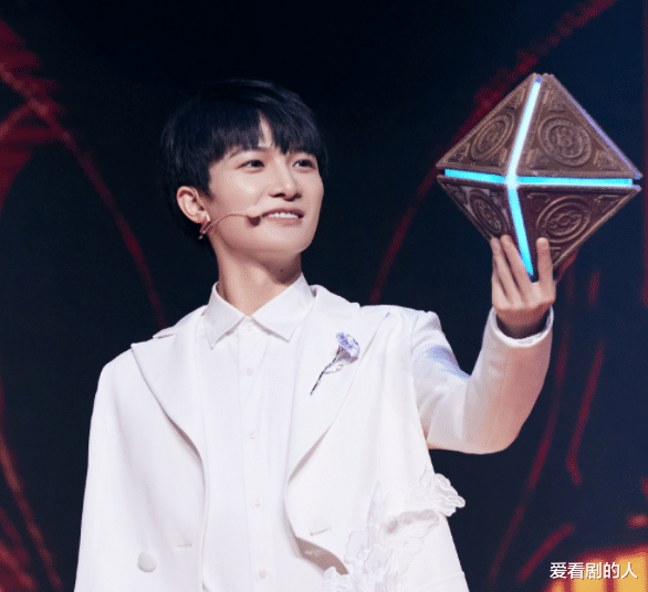 周深|周深新歌《光亮》上线，戏腔绝了，治愈、感动，听到了一种希望！