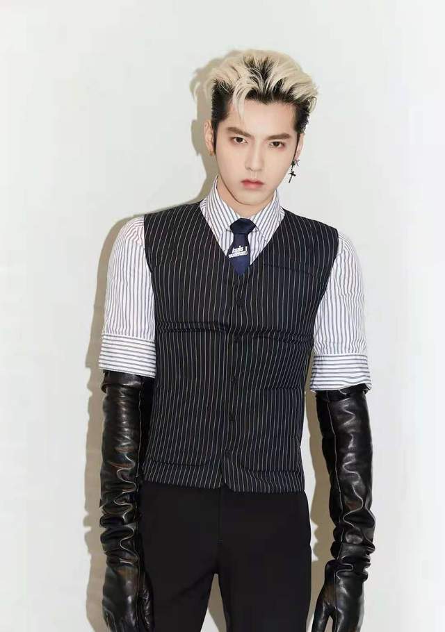 吴亦凡|曝吴亦凡妈妈“垂死挣扎”！天价求律师为儿子辩护，疑遭讼棍骗钱