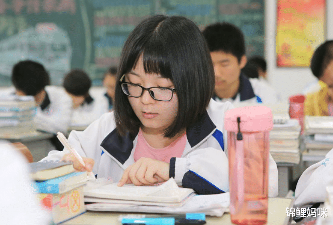 锦鲤妈咪|同名女生的缘分继续，两位陈静怡“相约清华”，大学里共赴梦想