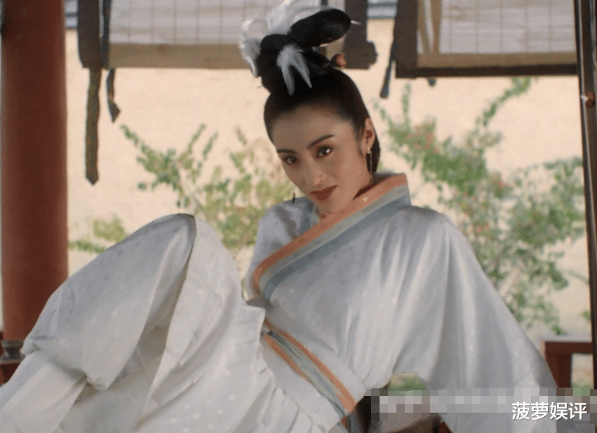 赵敏|还记得回眸成经典的“赵敏”吗？54岁复出拍戏，差点没认出来