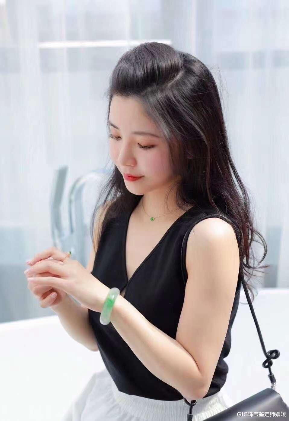 GIC珠宝鉴定师媛媛|掌握首饰搭配大法，呼应变色搭配原则，打造成为高贵时髦俊俏女郎
