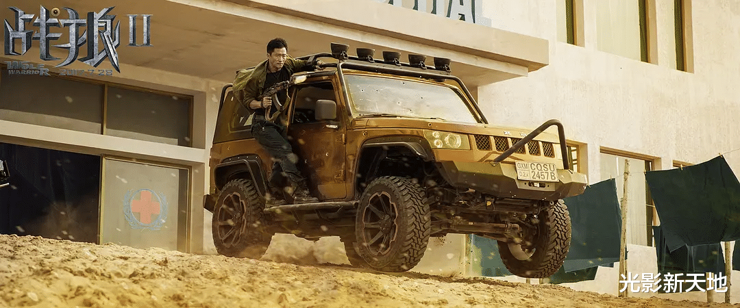 吴京|吴京在人民日报发文,总结成功经验,《乘风》所有演员都曾坠马