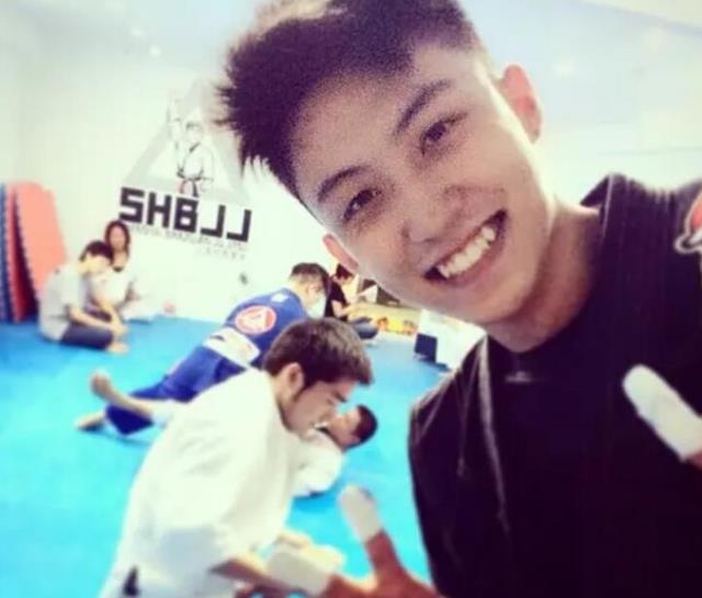 黄景瑜|“硬汉小生”黄景瑜：从服务员到一线男星，他只用了两年时间