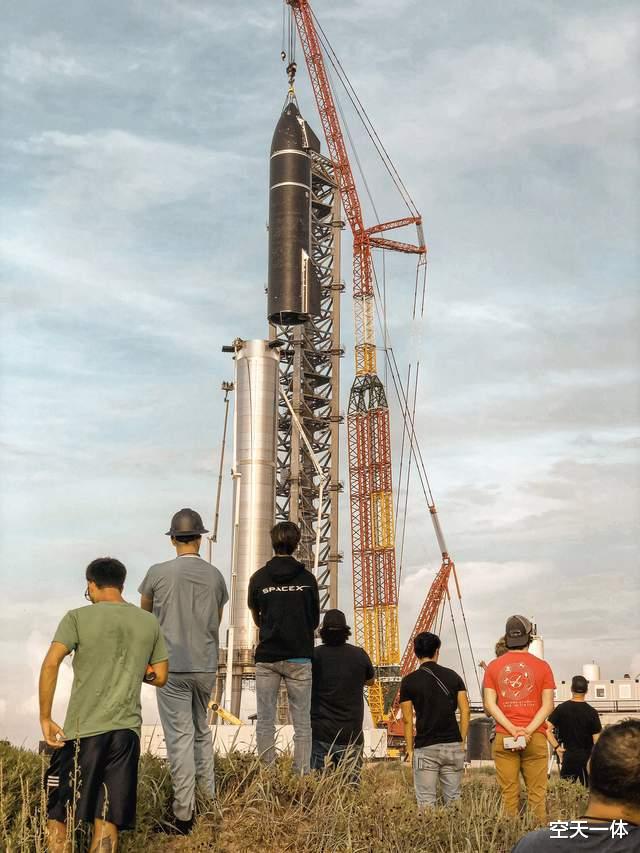 土星 土星5保持半个世纪的世界纪录被破了,星舰“合体”,现场太壮观