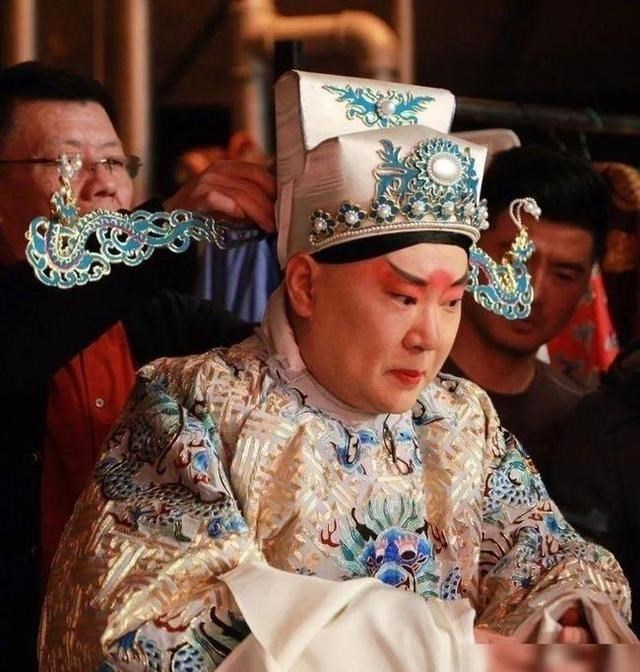 京剧|郭德纲对京剧的传播被众多名家认可，靠综艺捞金的王珮瑜无话可说