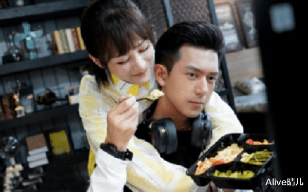 杨紫|《亲爱的2》开播，杨紫李现加盟，佟年变成熟，韩商言帅气不再