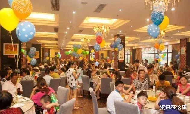 资讯在这里 老板结婚，连保洁阿姨也要参加，忍痛随礼400后，打开喜糖掉泪