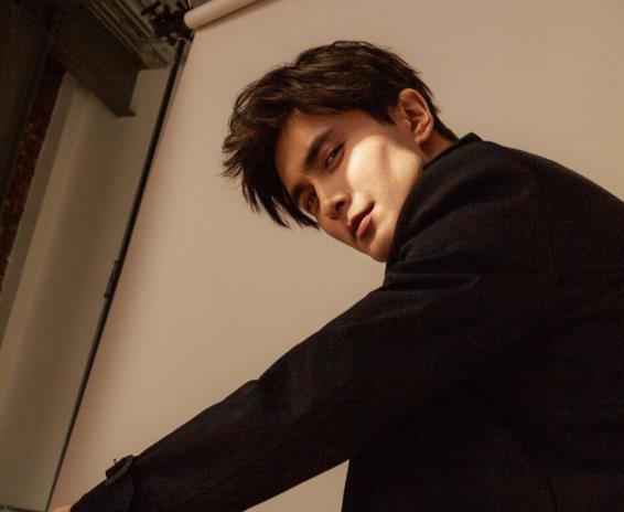 欧阳娜娜|原以为《如月》会扑，看到剧照后，李木戈造福了2.2的欧阳娜娜！