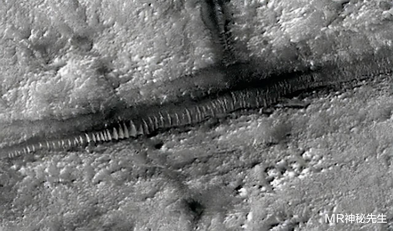 火星曾发现玻璃隧道?是外星冰虫还是火星建筑?NASA未明确表态