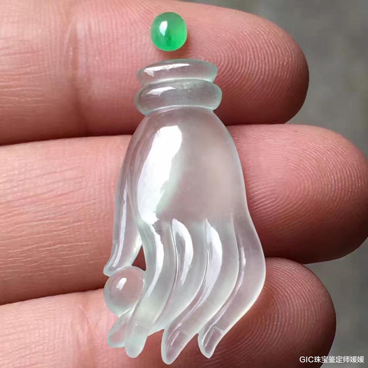 文玩|奇特的“福气佛手”，在玉雕上有着独特的寓意，承载着人们的祝愿