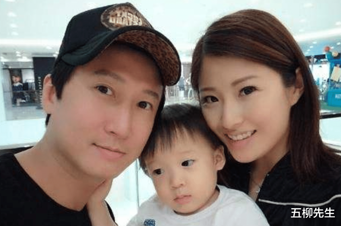 洪天明|洪金宝儿子洪天明晒家庭旧照，评论区很热闹，祖孙三代似复制粘贴