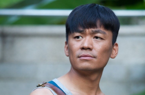 赵擎|他比王宝强还要惨，被前妻坑得身无分文，6个娃没一个是亲生的