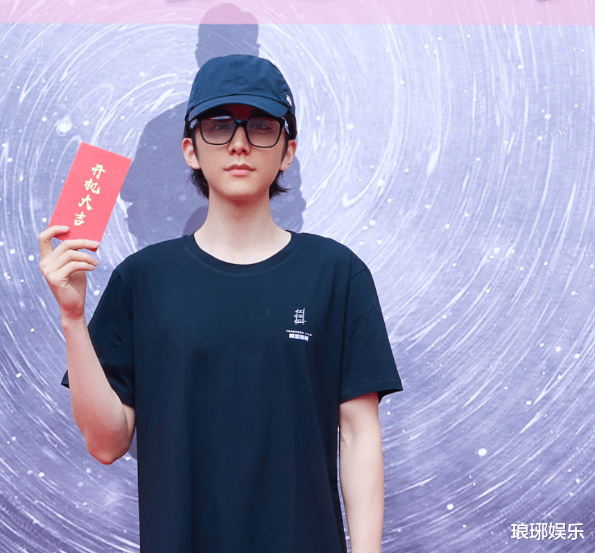 许晴|《天才基本法》开机现场，张子枫张新成好般配，女二号却抢镜了