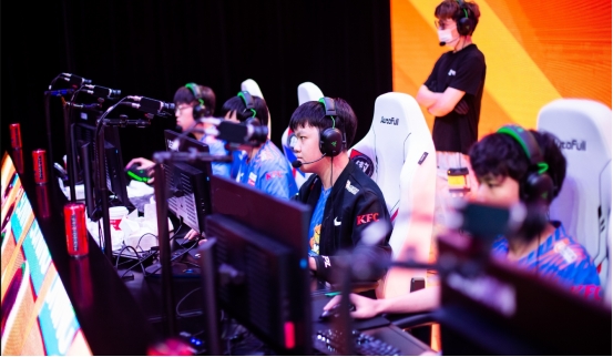 挂机|职业选手挂机送人头成常态，官方百般纵容下，选手真的藏有特权？