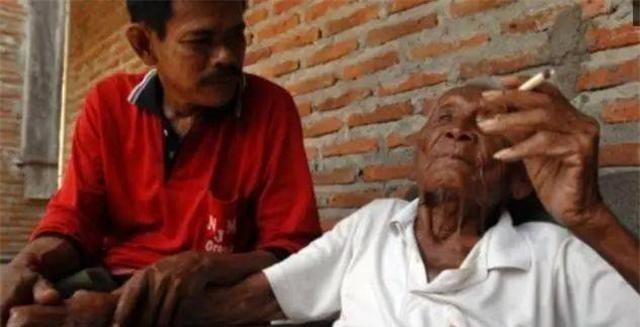 情窦初开的青春|146岁老人被死神遗忘,棺材放了20年,因忍受不了孤独绝食自尽