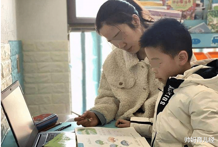 |硕士毕业做全职妈妈，孩子一句话让她溃不成军，网友：母亲也有错