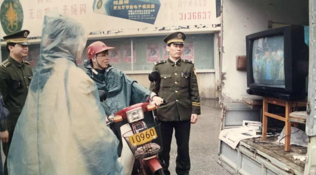 1996年电击杀手落网:窜7省杀25人,被抓时身戴佛像跪求警方饶命