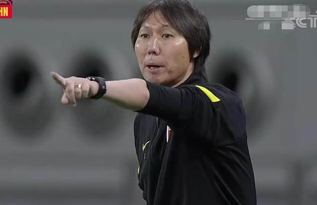 可馨育娃|0-3！李铁吼叫也没用，国足后防问题难解决，颜骏凌门前压力巨大