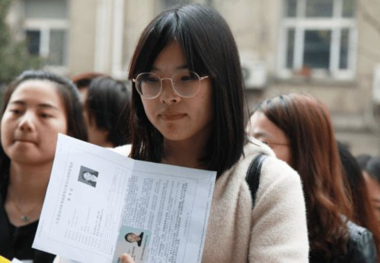 安妈育儿日|95后公务员晒出“工资条”，理想与现实的差距，网友：不敢相信