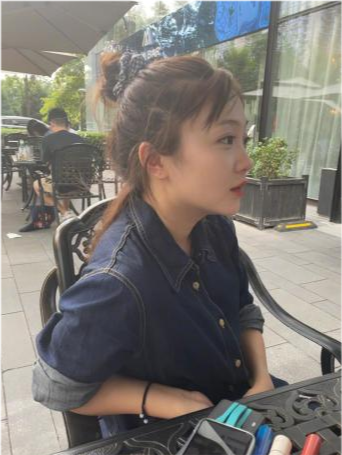 复古|22岁林妙可太显老气！穿牛仔裙竟大翻车，坐200万豪车化妆显贵气