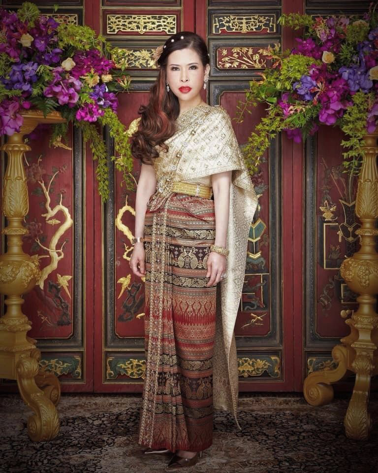 全球时尚风行 泰国血友病公主忍着病痛亮相!运动服遮住粗腰,医护人员形影不离