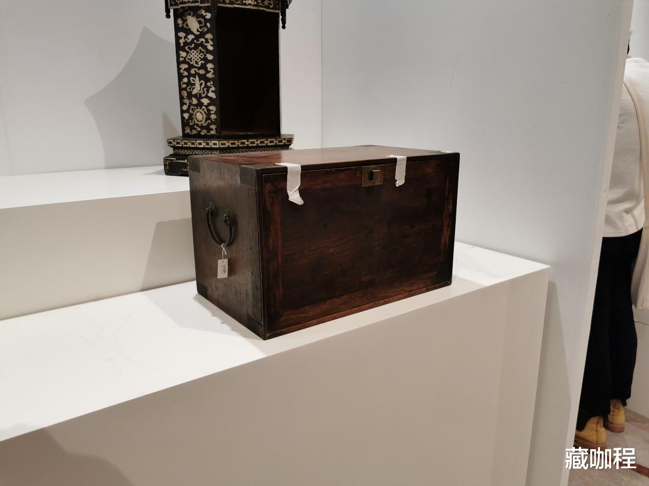 |纹理、棕眼全对，清黄花梨药箱19万成交