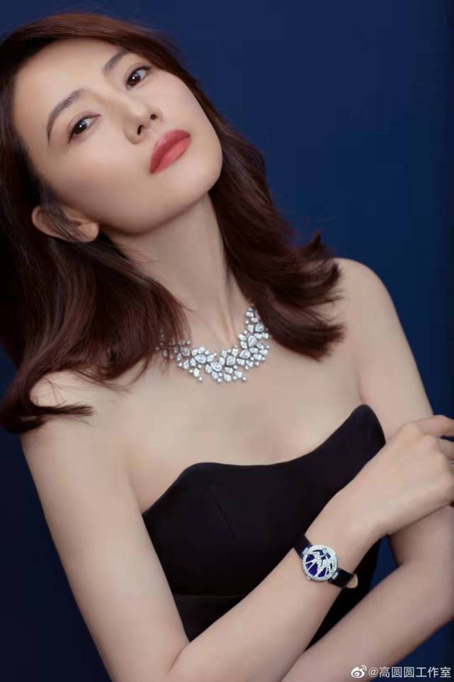 陈俊生|高圆圆黑色抹胸装现身气场全开，与张艺兴同框似姐弟