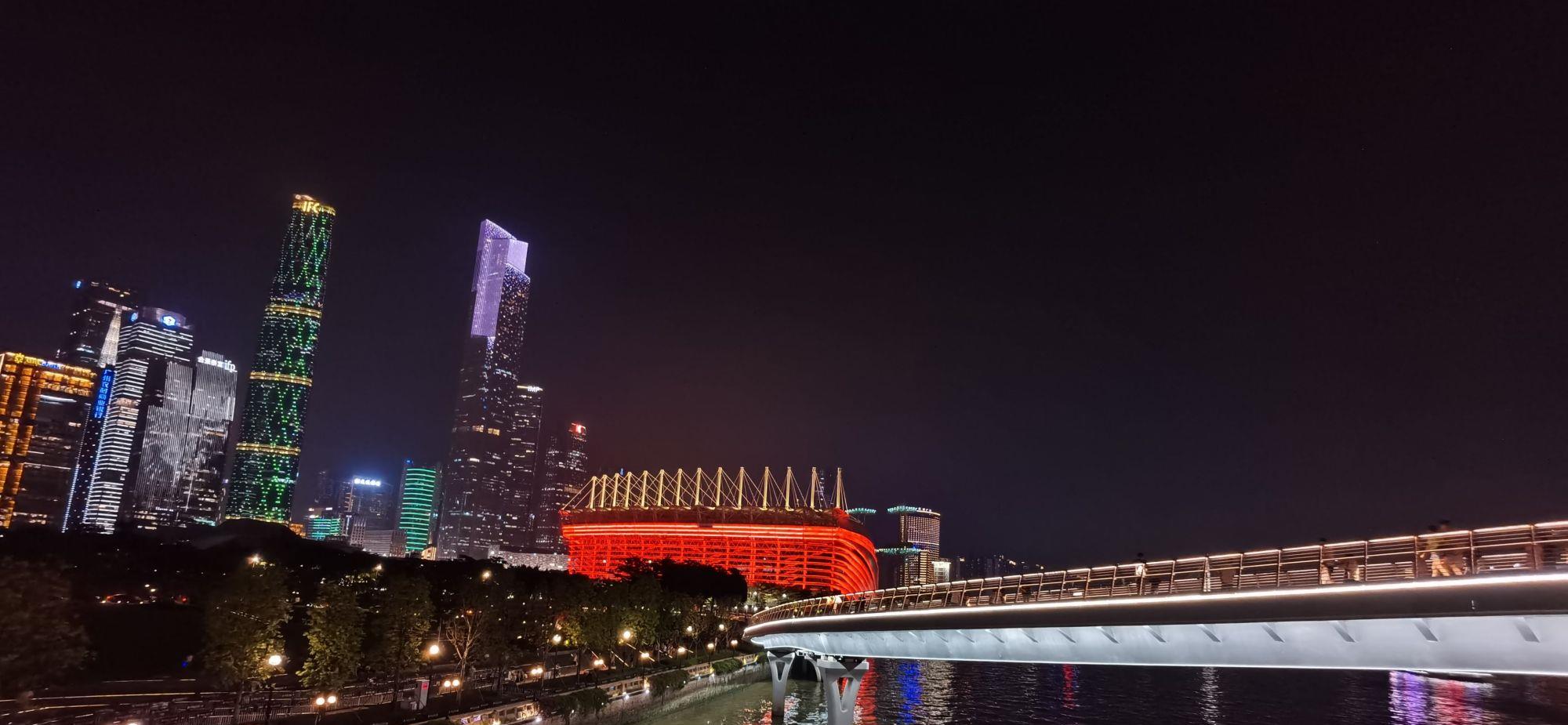 长脖子爸比说|广州首座跨珠江人行桥，有世界之冠之称，游客都爱来桥上打卡夜景