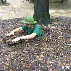 苏月瑾|“为什么女生可以这样蹲，男生却不行？”