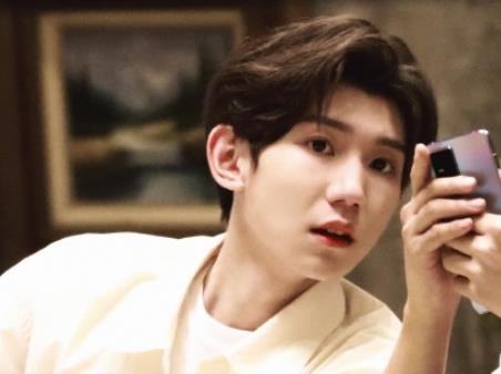 行星秘闻|美颜滤镜下的王源，卧蚕变银色脸被削尖，粉丝求他放弃美颜